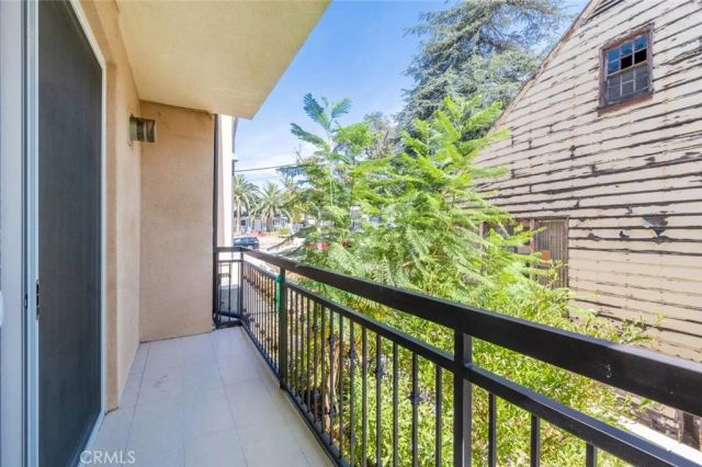 1941 Waltonia Drive 203, Montrose, CA 91020