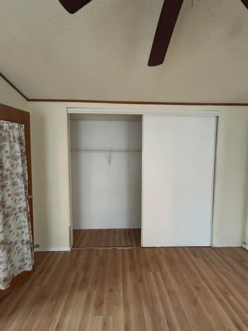 1513 E Idlewild Dr, Wichita, KS 67216