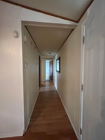 1513 E Idlewild Dr, Wichita, KS 67216