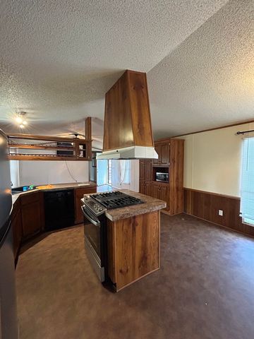 1513 E Idlewild Dr, Wichita, KS 67216