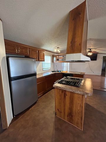 1513 E Idlewild Dr, Wichita, KS 67216