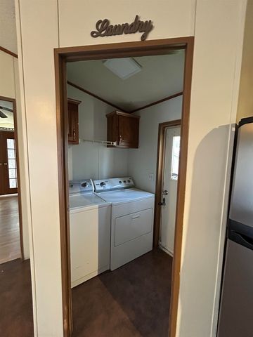 1513 E Idlewild Dr, Wichita, KS 67216