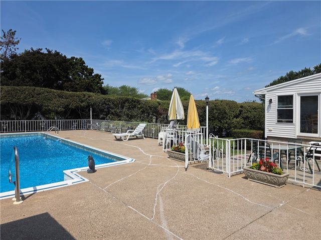 10 Surrey Lane, Lincoln, RI 02865