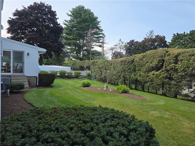 10 Surrey Lane, Lincoln, RI 02865