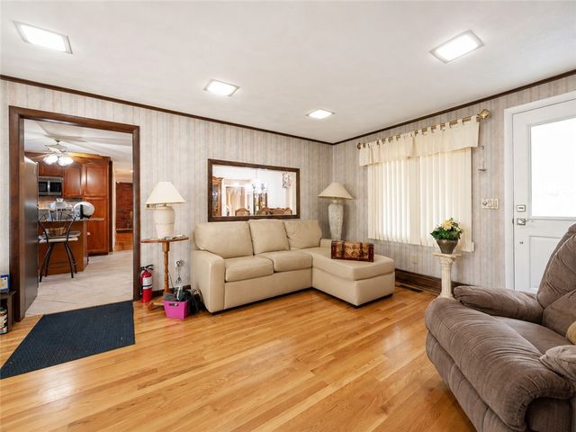 10 Surrey Lane, Lincoln, RI 02865