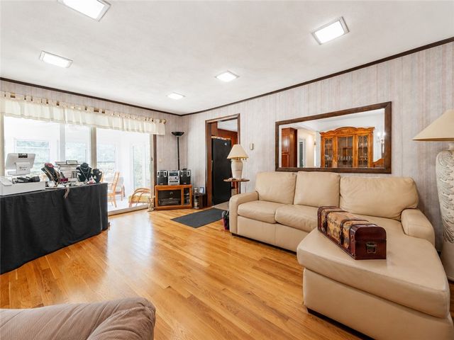 10 Surrey Lane, Lincoln, RI 02865