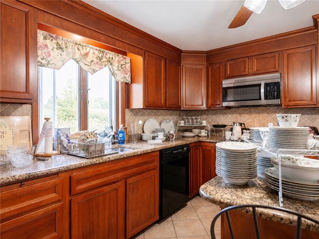 10 Surrey Lane, Lincoln, RI 02865