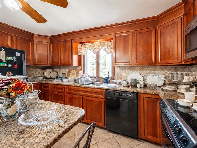 10 Surrey Lane, Lincoln, RI 02865