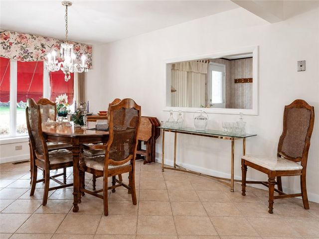 10 Surrey Lane, Lincoln, RI 02865