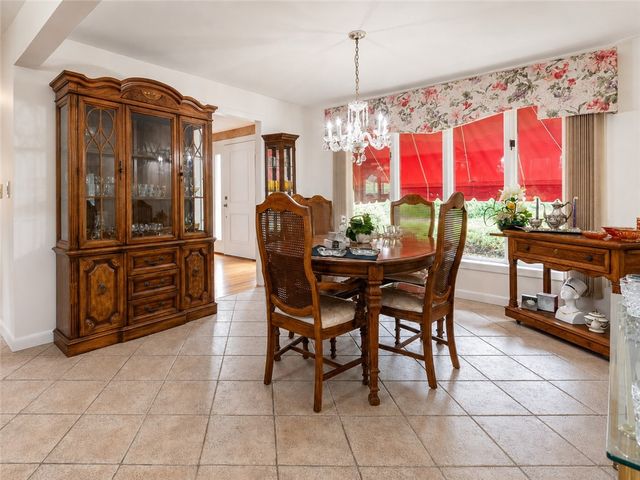 10 Surrey Lane, Lincoln, RI 02865