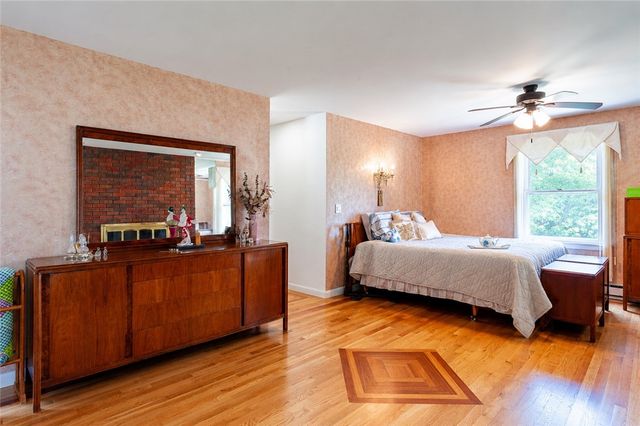 10 Surrey Lane, Lincoln, RI 02865