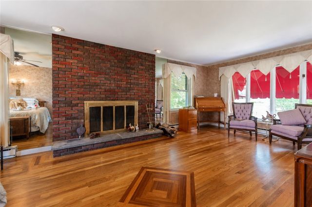 10 Surrey Lane, Lincoln, RI 02865