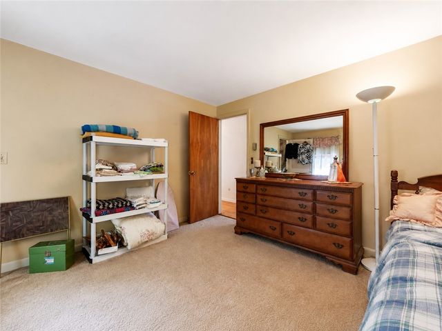 10 Surrey Lane, Lincoln, RI 02865