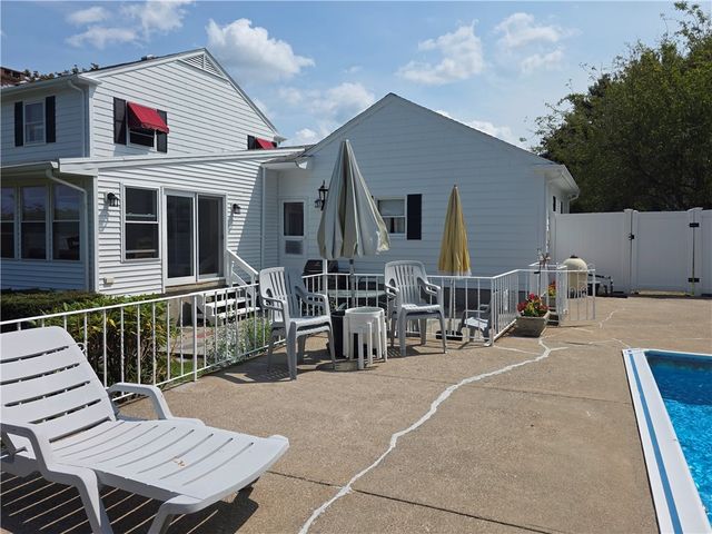 10 Surrey Lane, Lincoln, RI 02865