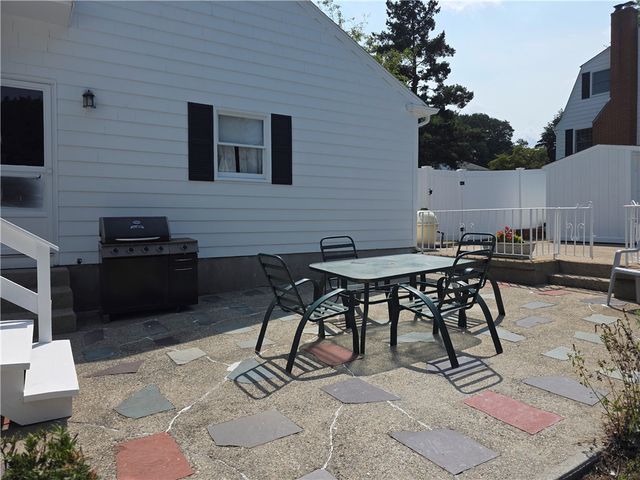 10 Surrey Lane, Lincoln, RI 02865