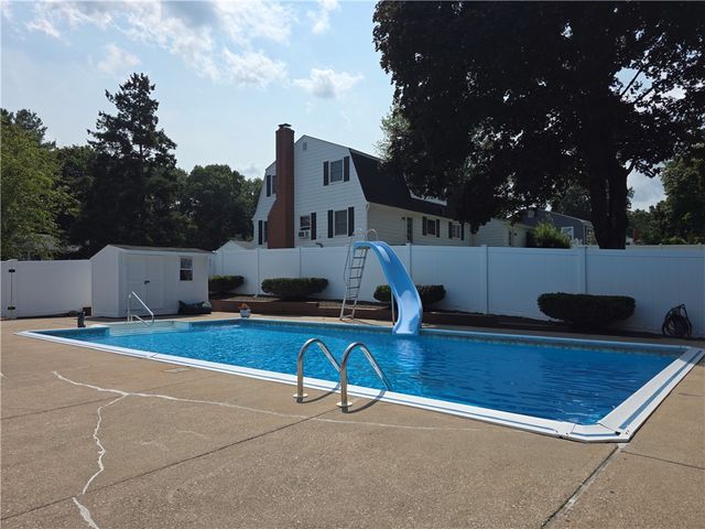 10 Surrey Lane, Lincoln, RI 02865