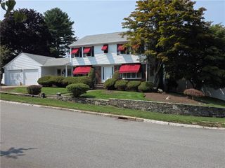 10 Surrey Lane, Lincoln, RI 02865