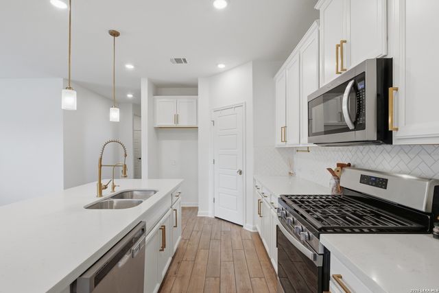 12217 Icon Rdg, San Antonio, TX 78253