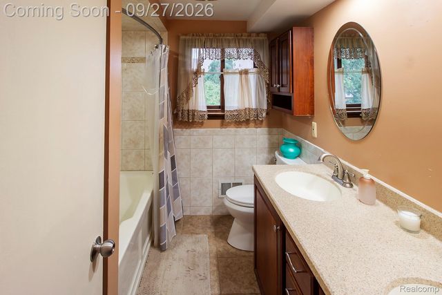 2797 English Dr Drive, Troy, MI 48085