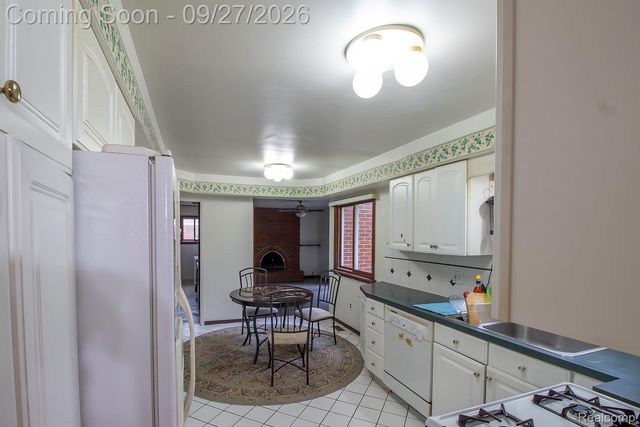 2797 English Dr Drive, Troy, MI 48085