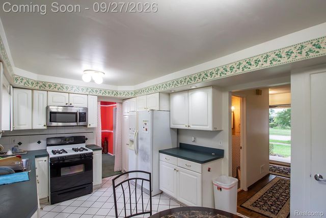 2797 English Dr Drive, Troy, MI 48085