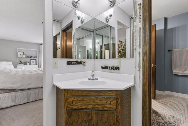 7004 Quail Circle W, Brooklyn Center, MN 55429