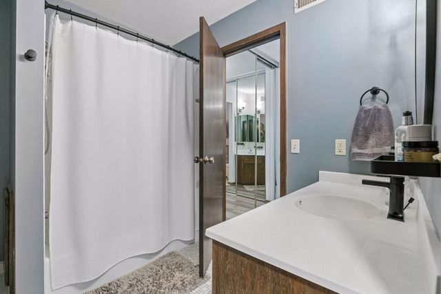 7004 Quail Circle W, Brooklyn Center, MN 55429
