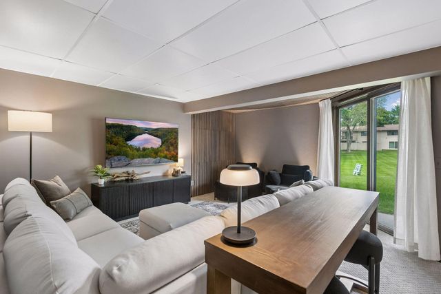 7004 Quail Circle W, Brooklyn Center, MN 55429