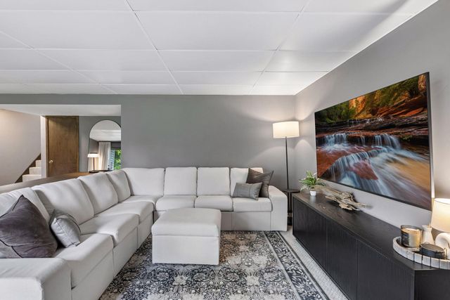 7004 Quail Circle W, Brooklyn Center, MN 55429