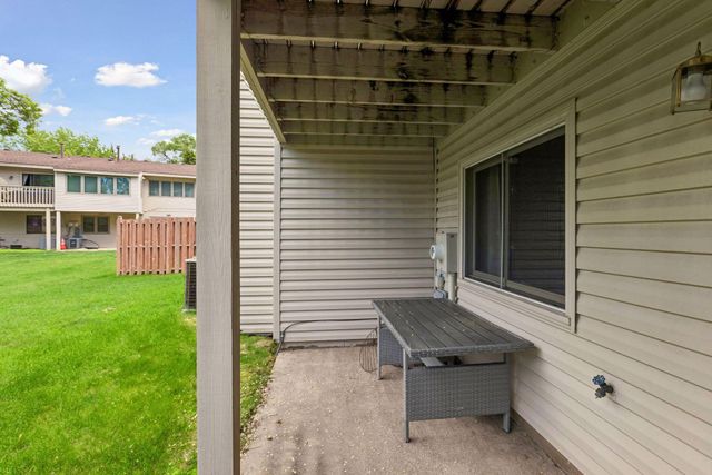 7004 Quail Circle W, Brooklyn Center, MN 55429