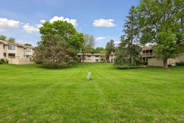 7004 Quail Circle W, Brooklyn Center, MN 55429