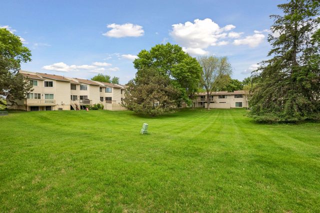 7004 Quail Circle W, Brooklyn Center, MN 55429
