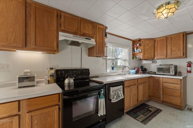 1101 N Huntington Street, Syracuse, IN 46567