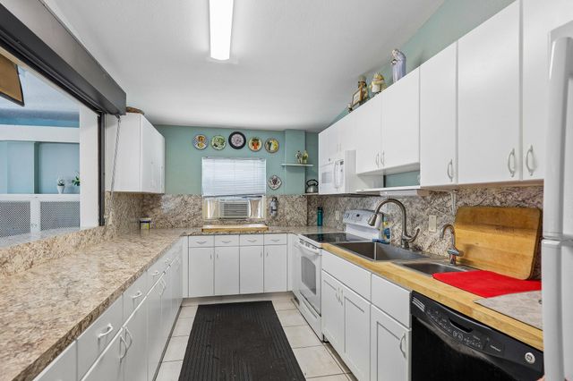 306 Knotty Pine Circle A-2, Greenacres, FL 33463