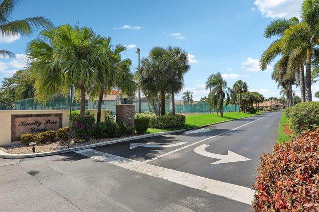 306 Knotty Pine Circle A-2, Greenacres, FL 33463