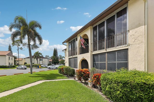 306 Knotty Pine Circle A-2, Greenacres, FL 33463