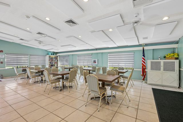 306 Knotty Pine Circle A-2, Greenacres, FL 33463