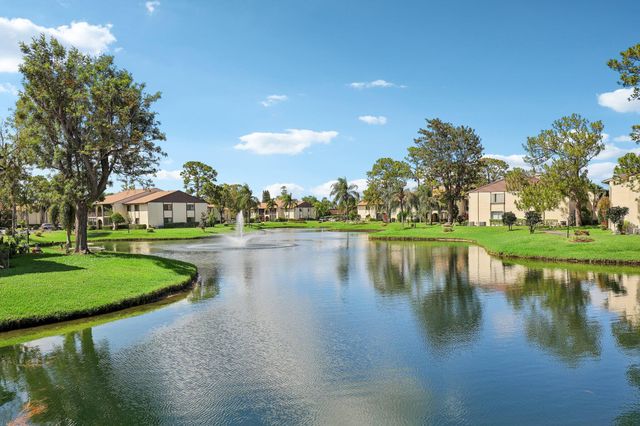 306 Knotty Pine Circle A-2, Greenacres, FL 33463