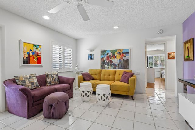 306 Knotty Pine Circle A-2, Greenacres, FL 33463