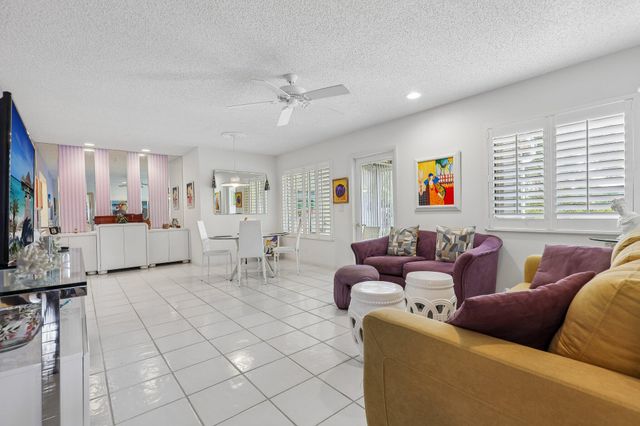306 Knotty Pine Circle A-2, Greenacres, FL 33463