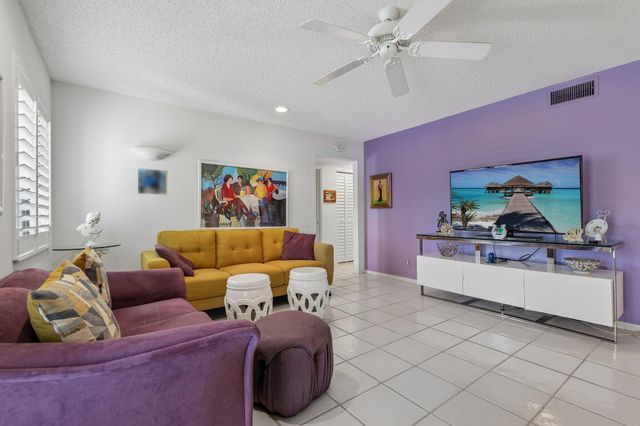 306 Knotty Pine Circle A-2, Greenacres, FL 33463