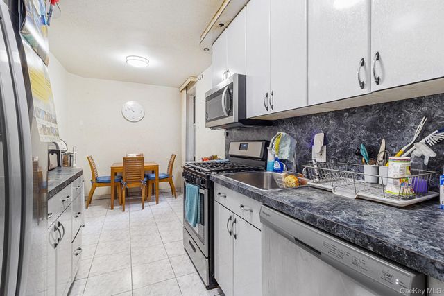 2552 E 7th Street 2J, Brooklyn, NY 11235