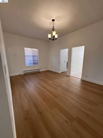 2025 East 20th St, Oakland, CA 94606