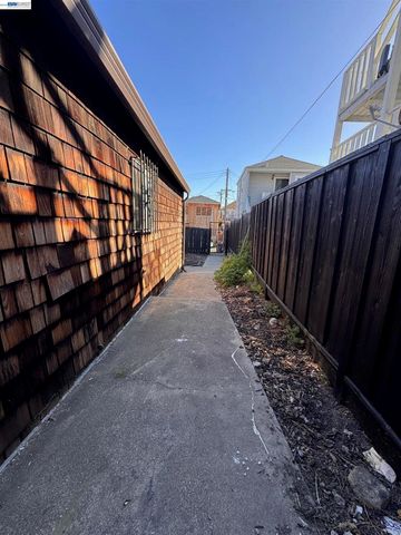 2025 East 20th St, Oakland, CA 94606