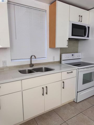 2025 East 20th St, Oakland, CA 94606