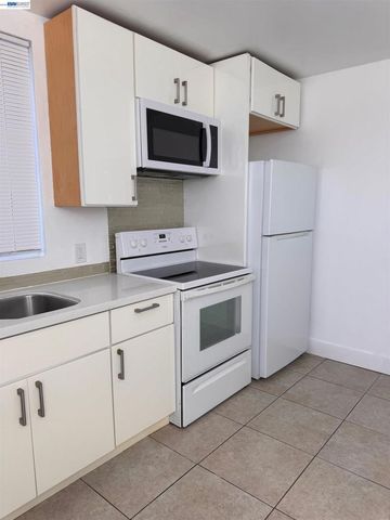 2025 East 20th St, Oakland, CA 94606