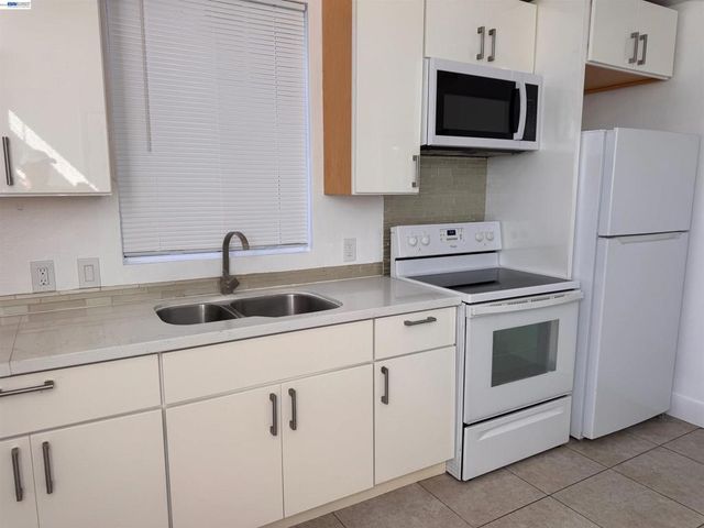 2025 East 20th St, Oakland, CA 94606