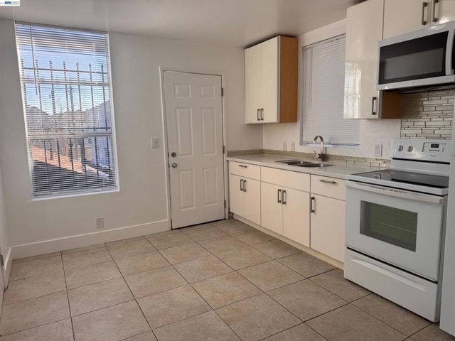 2025 East 20th St, Oakland, CA 94606
