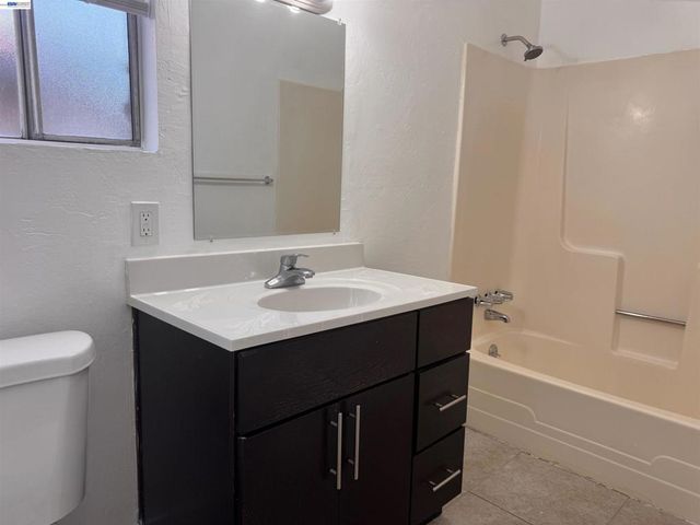 2025 East 20th St, Oakland, CA 94606