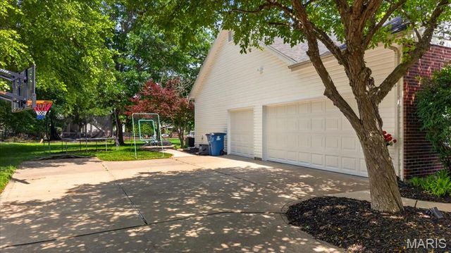 17821 Wilderness Cliff Court, Wildwood, MO 63005